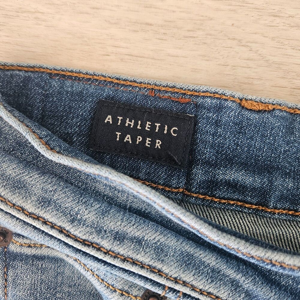 Lucky Brand 411 Athletic Taper Jeans Light Wash Mens 42x30 - Picture 4 of 7